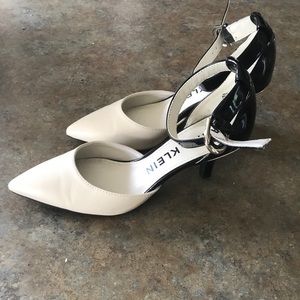 Anne Klein closed toes sandal